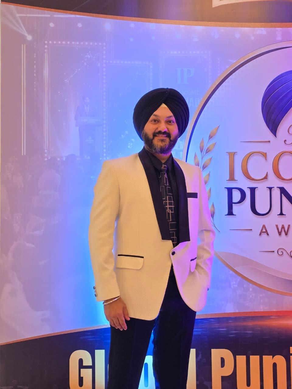 Dr. P.S. Nagpal receiving The Iconic Punjabi Award at Global Punjab Conclave